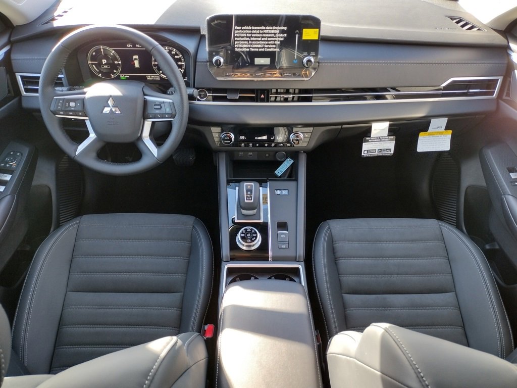 New 2025 Mitsubishi Outlander SE image 2