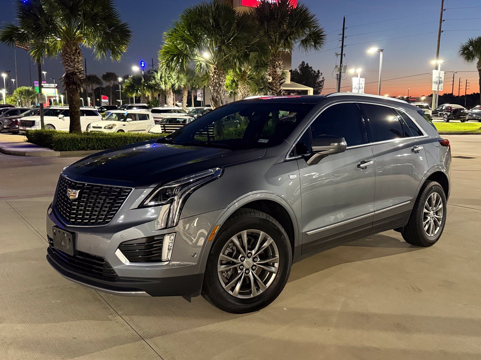 Used 2022 Cadillac XT5 Premium Luxury w/ Technology Package FWD image 1