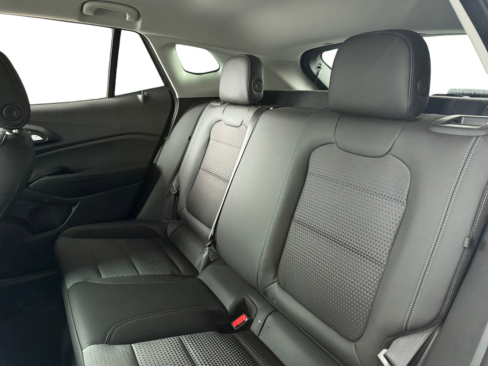 Used 2025 Chevrolet Trax LT image 11