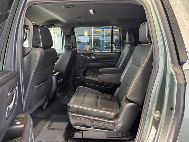 Used 2023 Chevrolet Suburban Premier AWD/4WD image 7