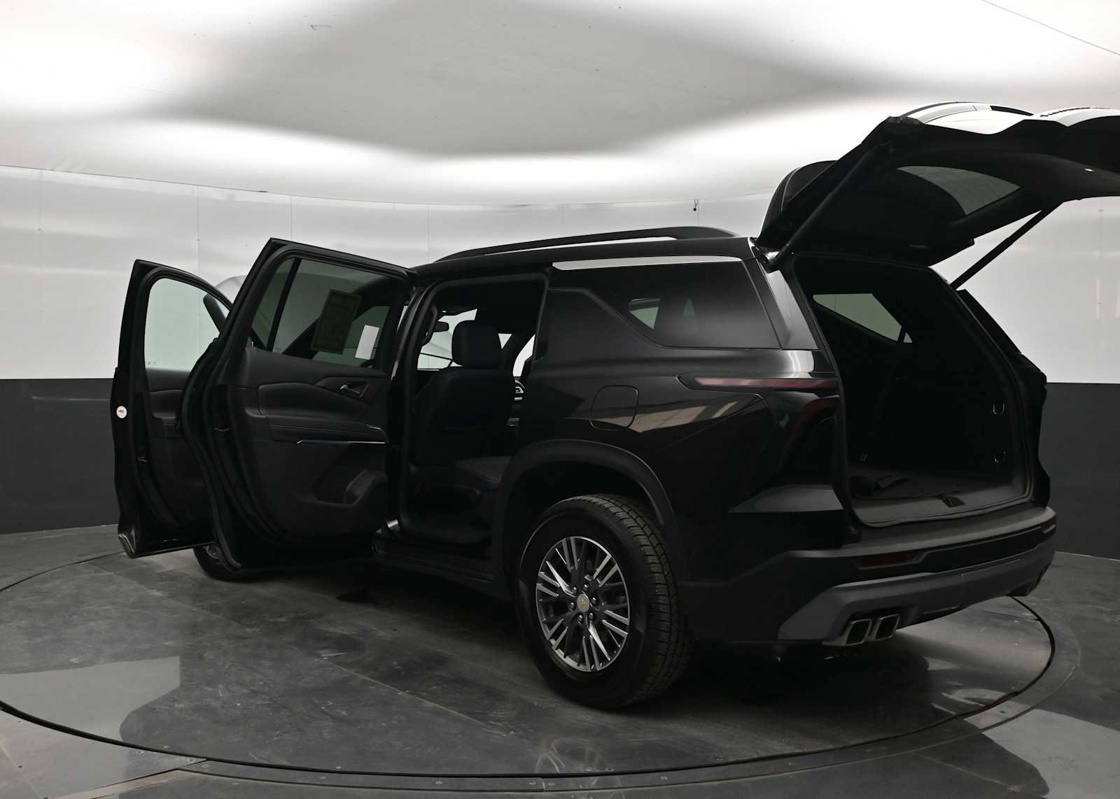 Used 2025 Chevrolet Traverse LT AWD/4WD image 47