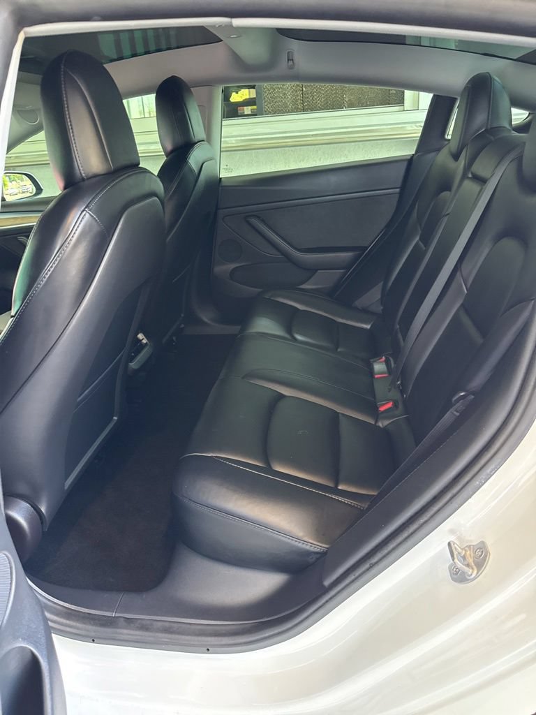 Used 2022 Tesla Model 3 Standard Range RWD image 9
