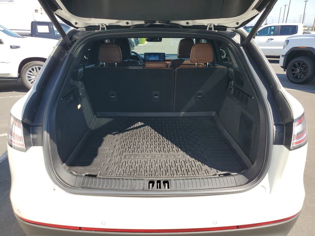 Used 2023 Lincoln Nautilus Reserve w/ Equipment Group 201A image 7