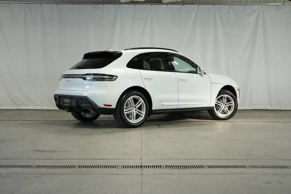 Certified 2026 Porsche Macan AWD/4WD image 7