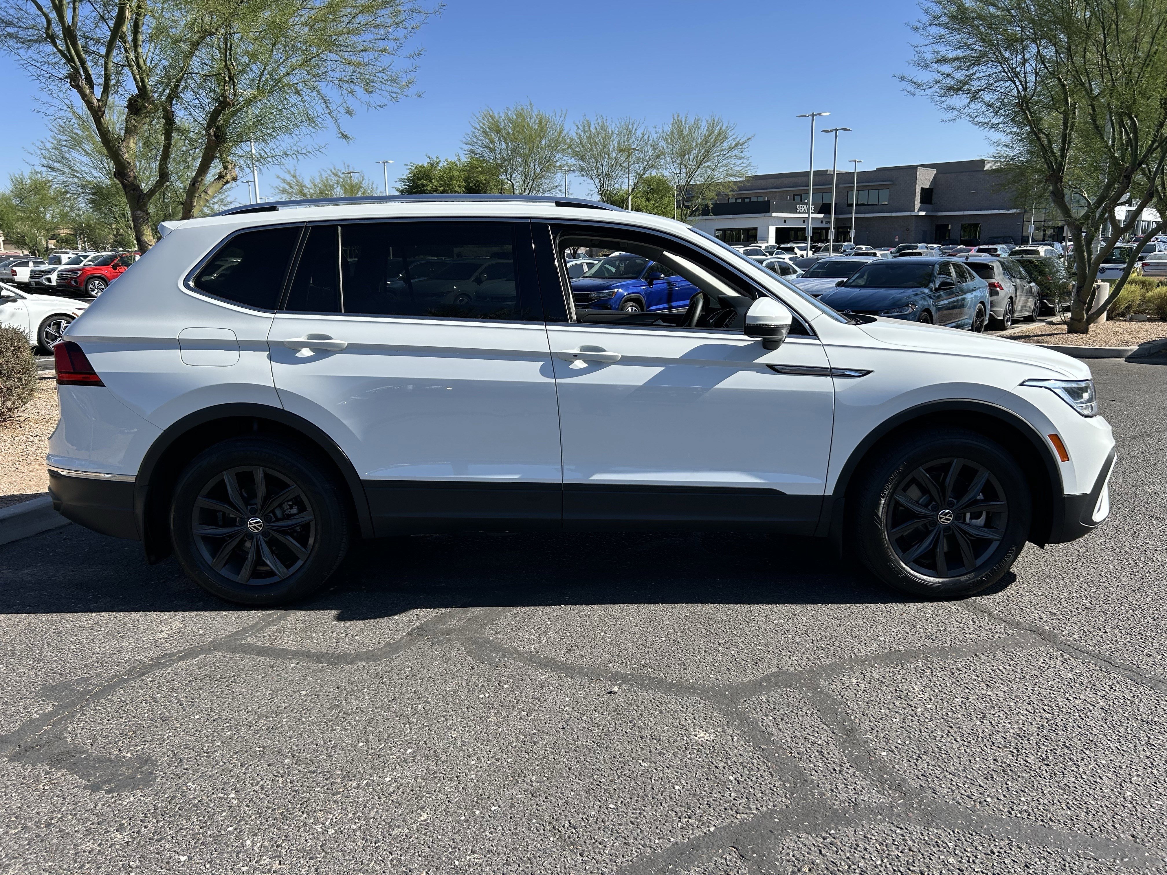 Used 2024 Volkswagen Tiguan SE FWD image 5