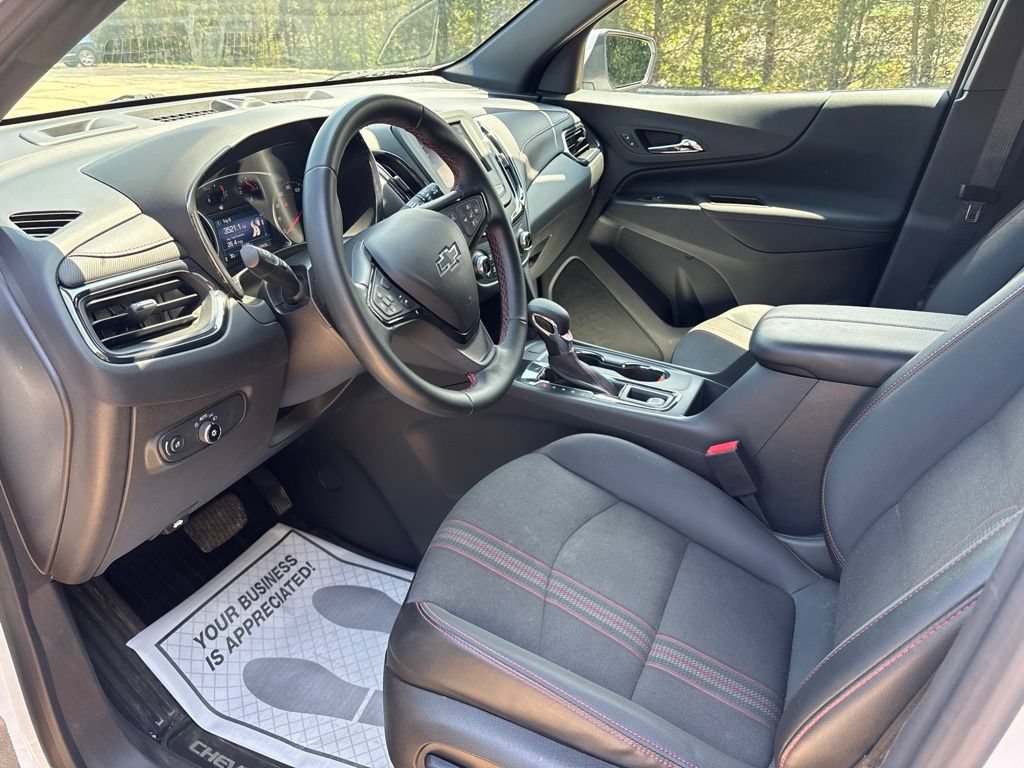 Used 2023 Chevrolet Equinox RS w/ LPO, Floor Liner Package FWD image 9