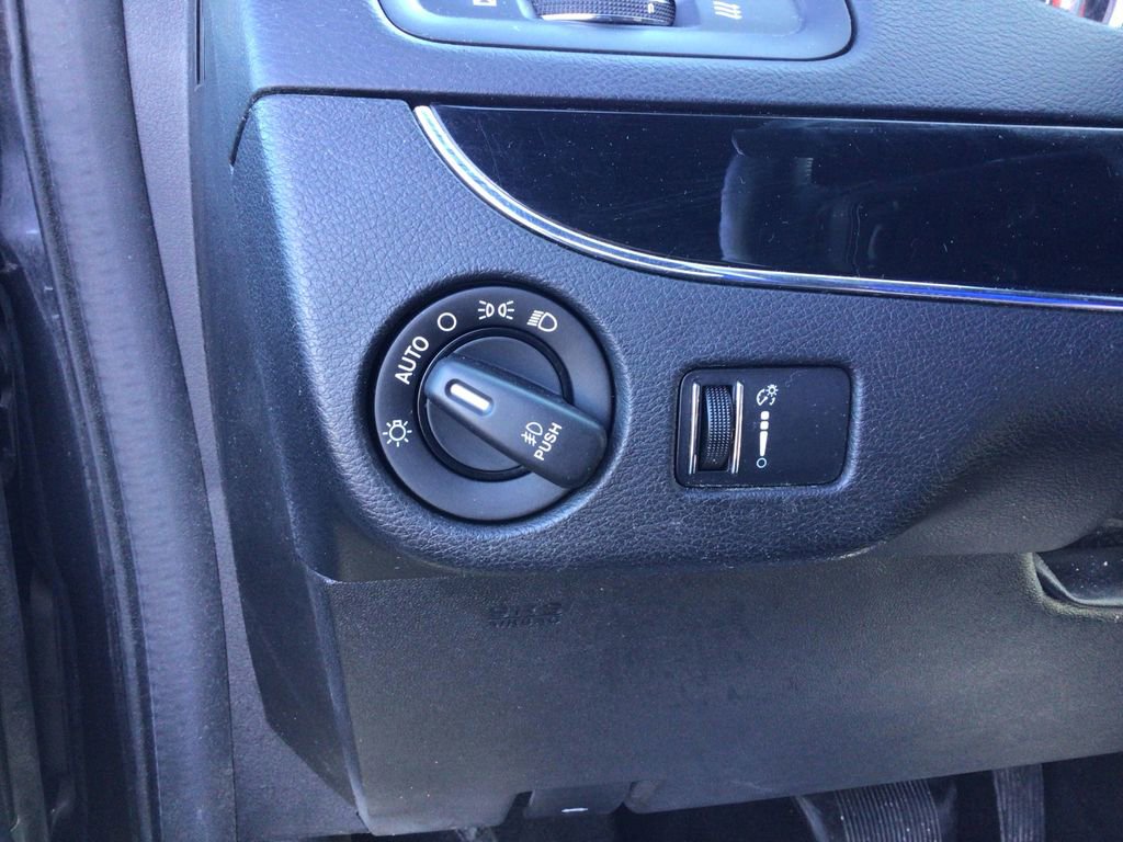 Used 2015 Dodge Grand Caravan SXT image 17