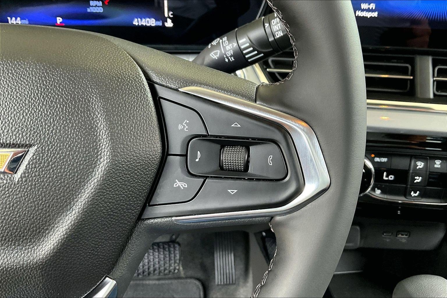 Used 2025 Chevrolet Trax LT w/ Driver Confidence Package FWD image 12