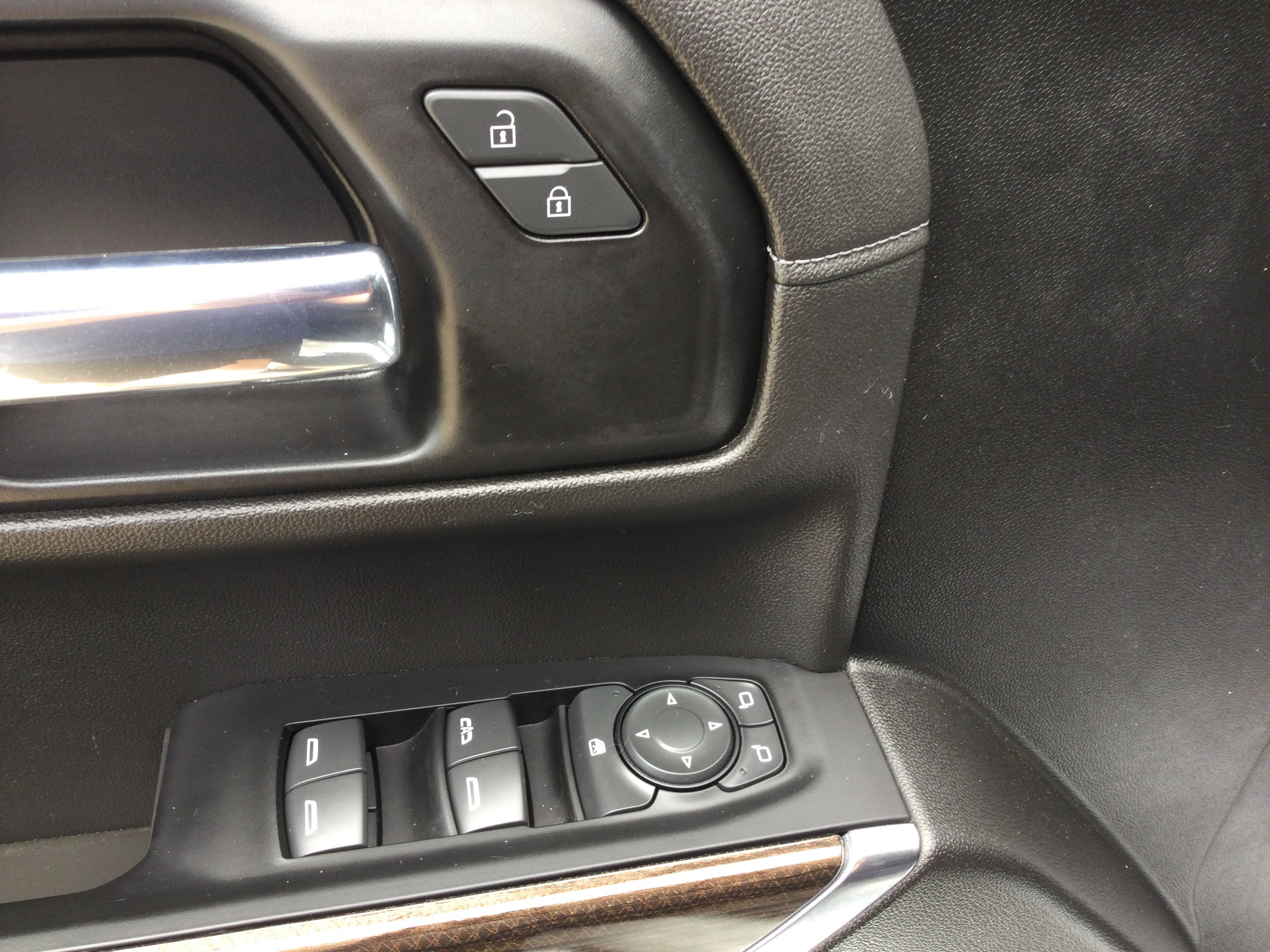 Used 2021 Chevrolet Silverado 1500 LT AWD/4WD image 8