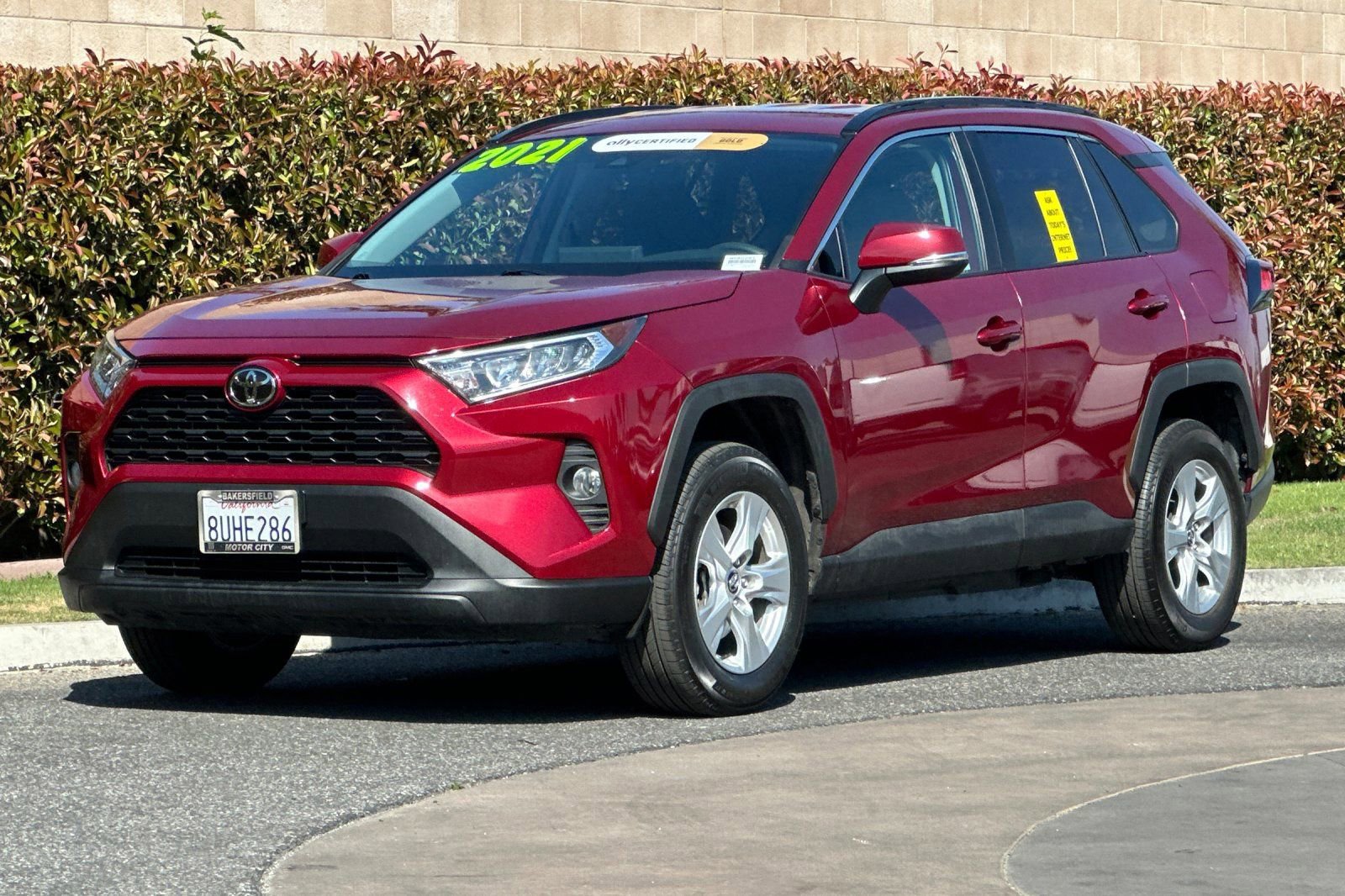 Used 2021 Toyota RAV4 XLE w/ Carpet Mat Package (TMS) image 8