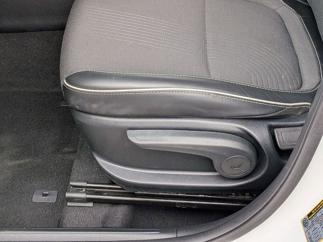 Used 2023 Hyundai Venue Limited FWD image 12