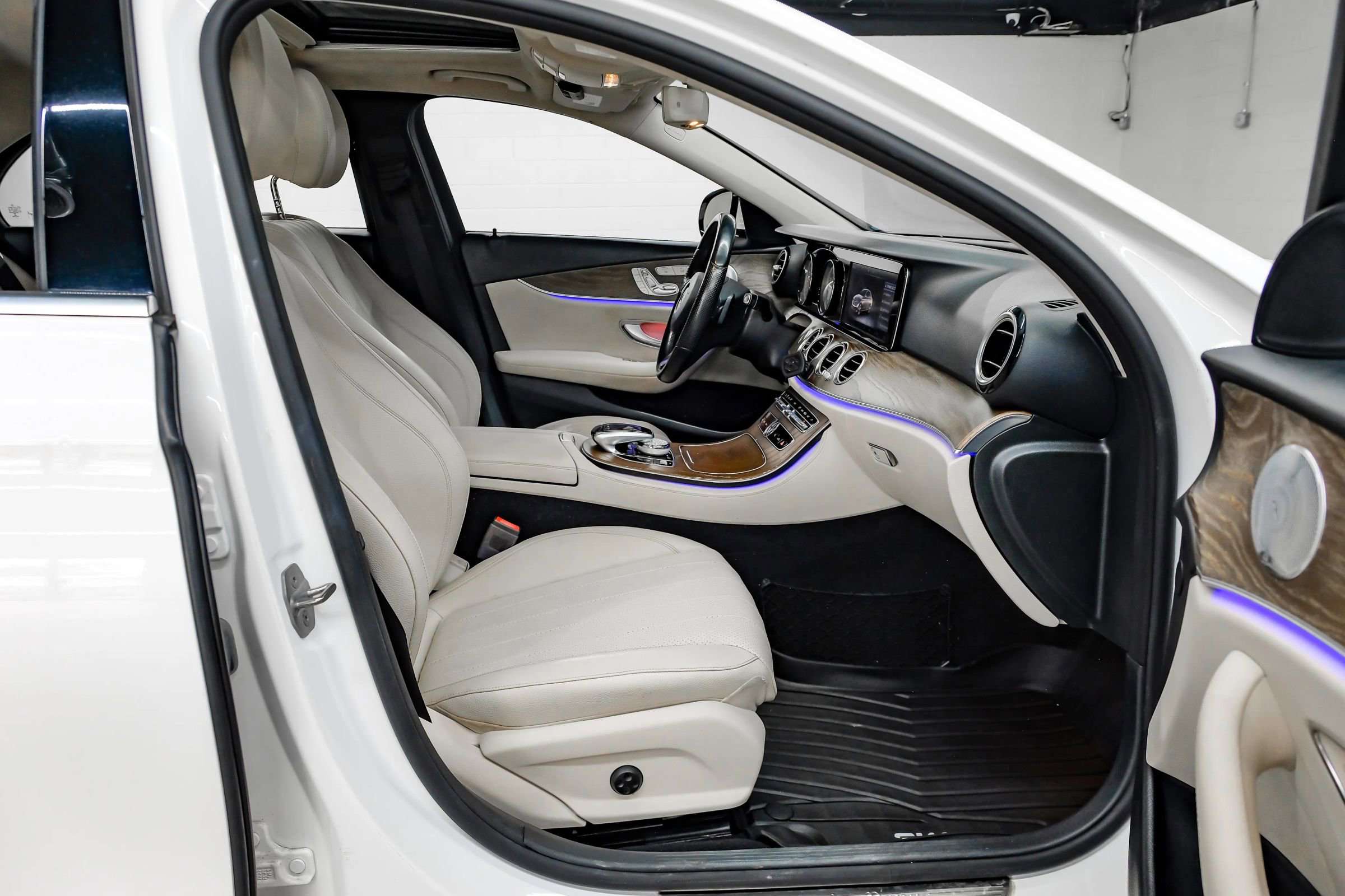 Used 2018 Mercedes-Benz E 300 w/ Premium 1 Package image 41
