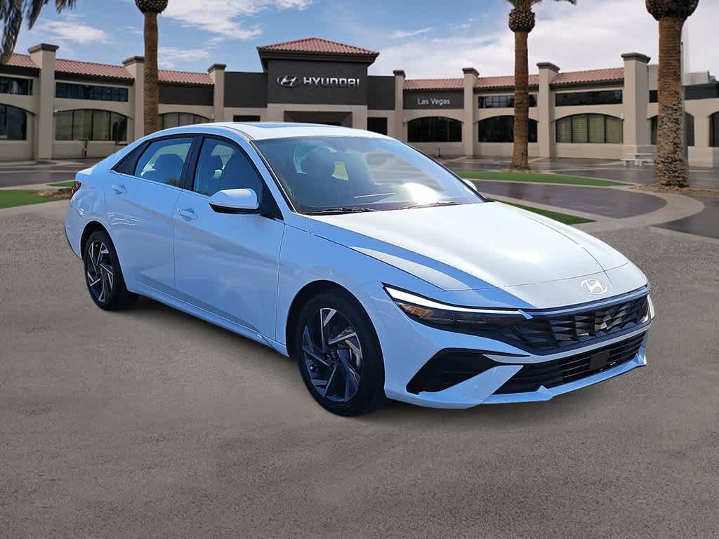 Used 2025 Hyundai Elantra SEL w/ Cargo Package FWD image 2