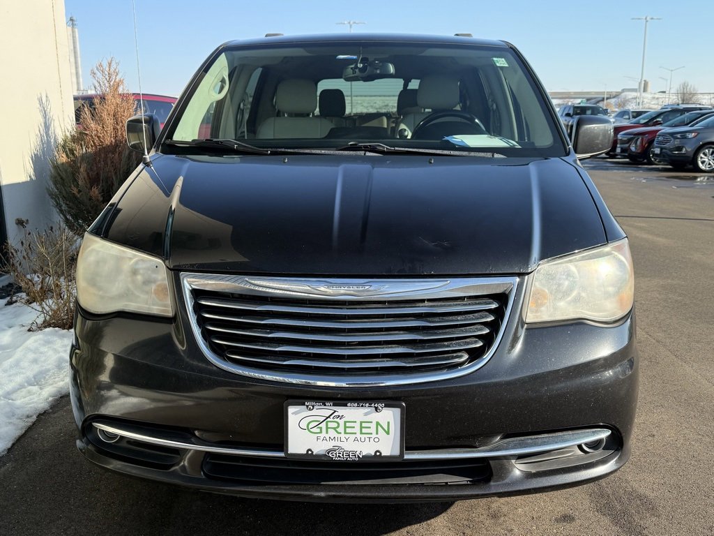 Used 2013 Chrysler Town & Country Touring image 7