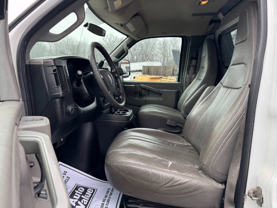 Used 2016 Chevrolet Express 2500 image 15