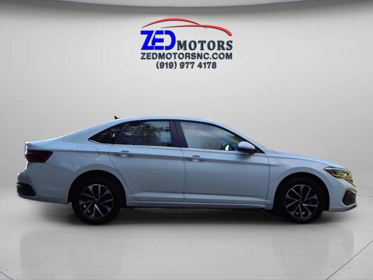 Used 2024 Volkswagen Jetta S image 4