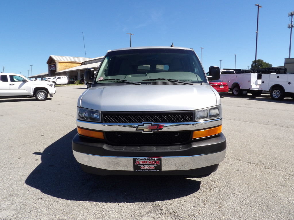 Used 2017 Chevrolet Express 3500 LT w/ LT Preferred Equipment Group RWD image 12