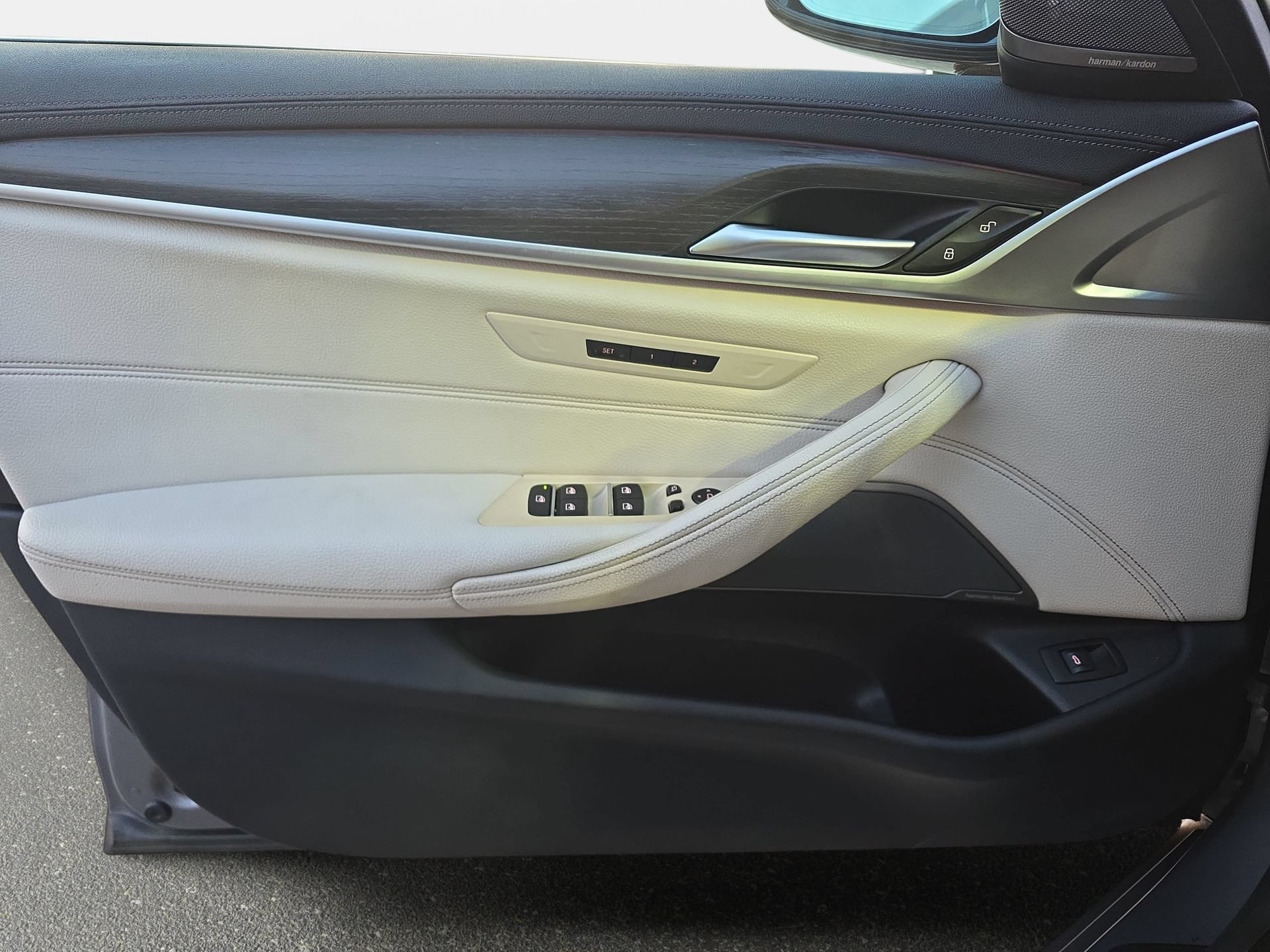 Used 2023 BMW 540i w/ Premium Package RWD image 26