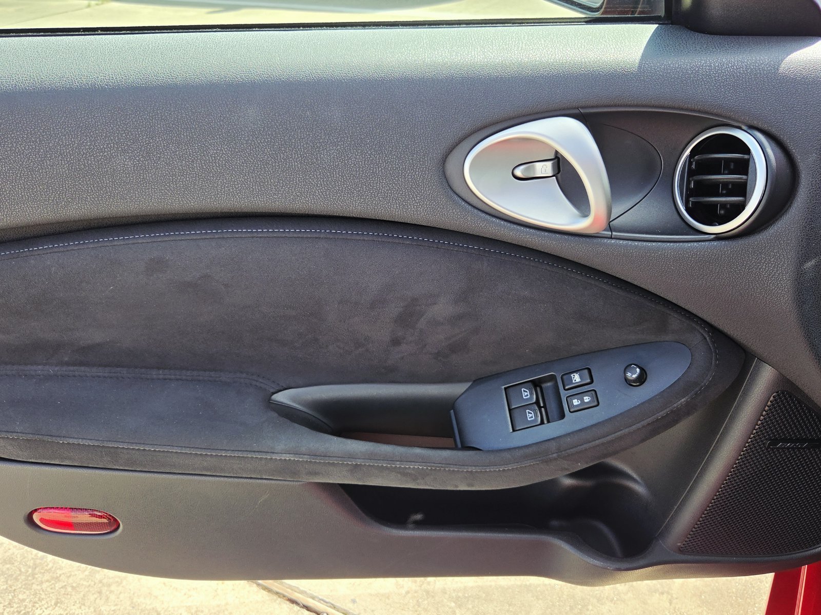 Used 2013 Nissan 370Z Touring w/ Sport Pkg RWD image 17