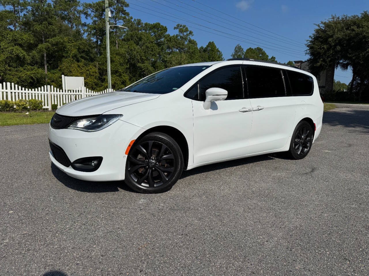 Used 2019 Chrysler Pacifica Limited w/ Advanced Safetytec Group FWD image 29