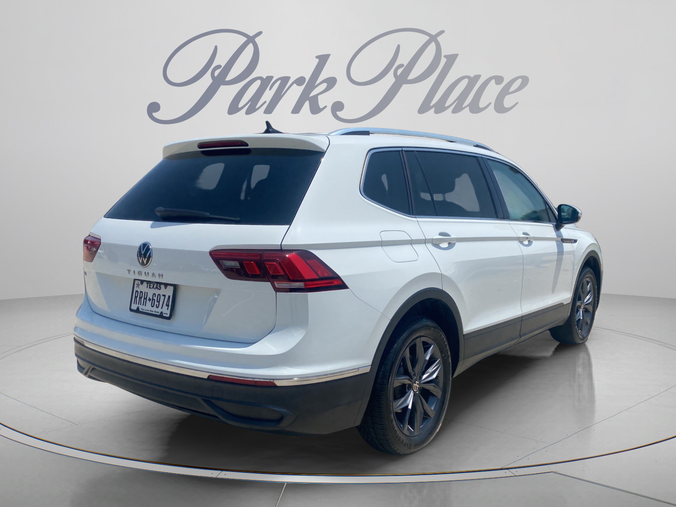 Used 2022 Volkswagen Tiguan SE FWD image 6
