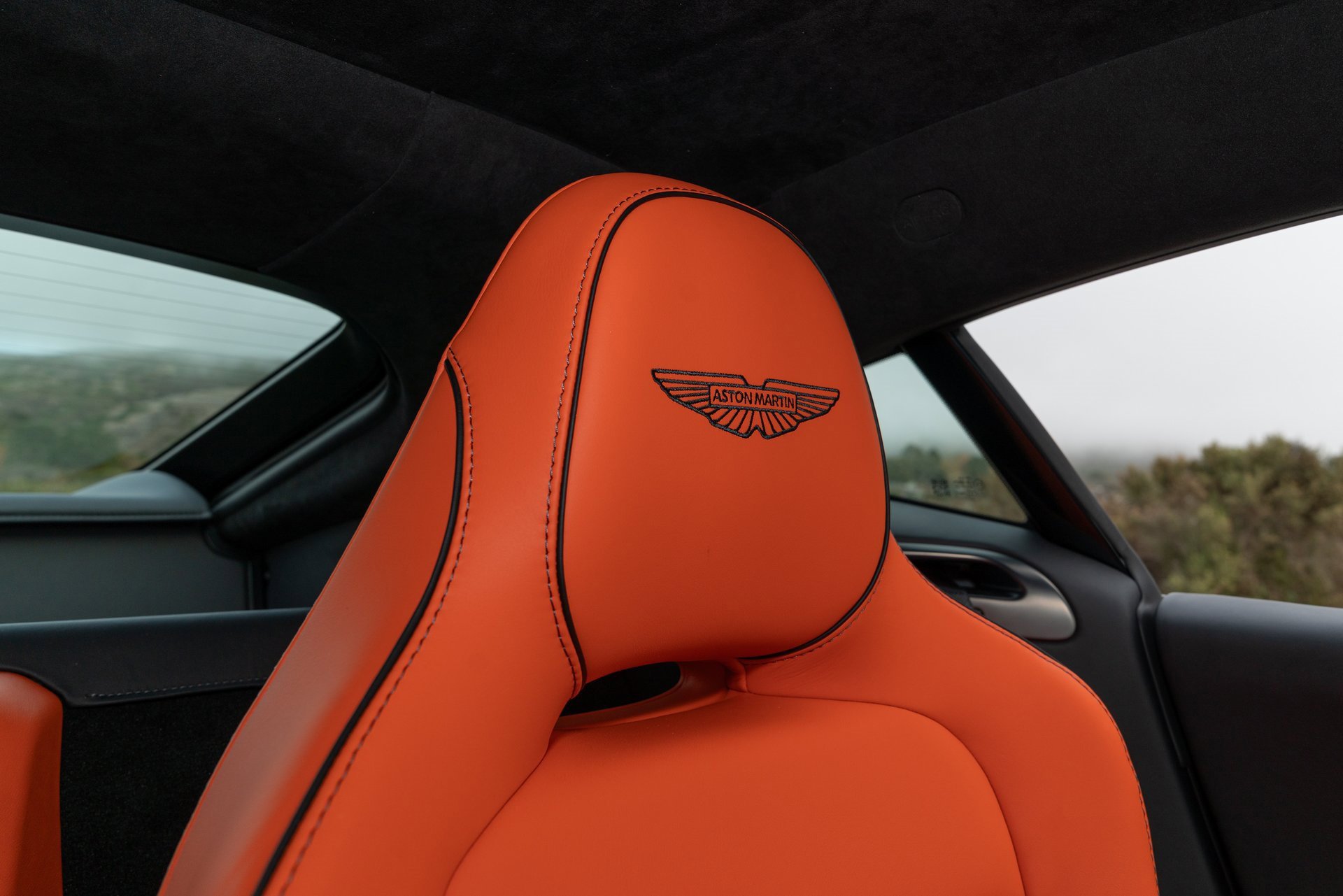 Used 2025 Aston Martin V8 Vantage Coupe image 22