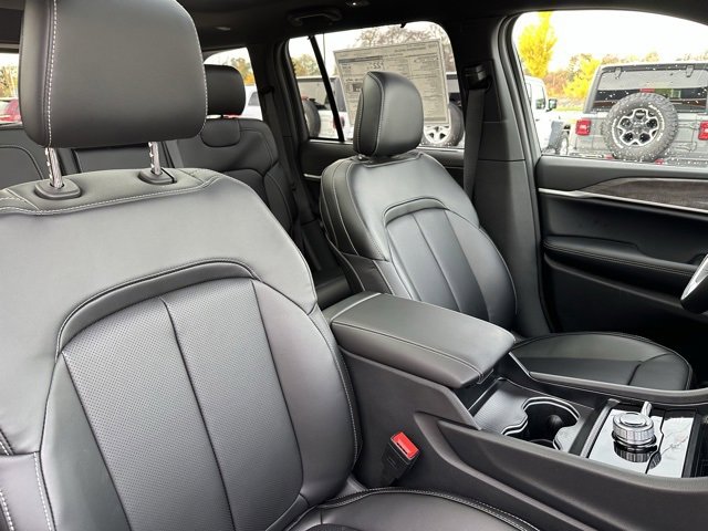 New 2026 Chrysler Pacifica Select image 15