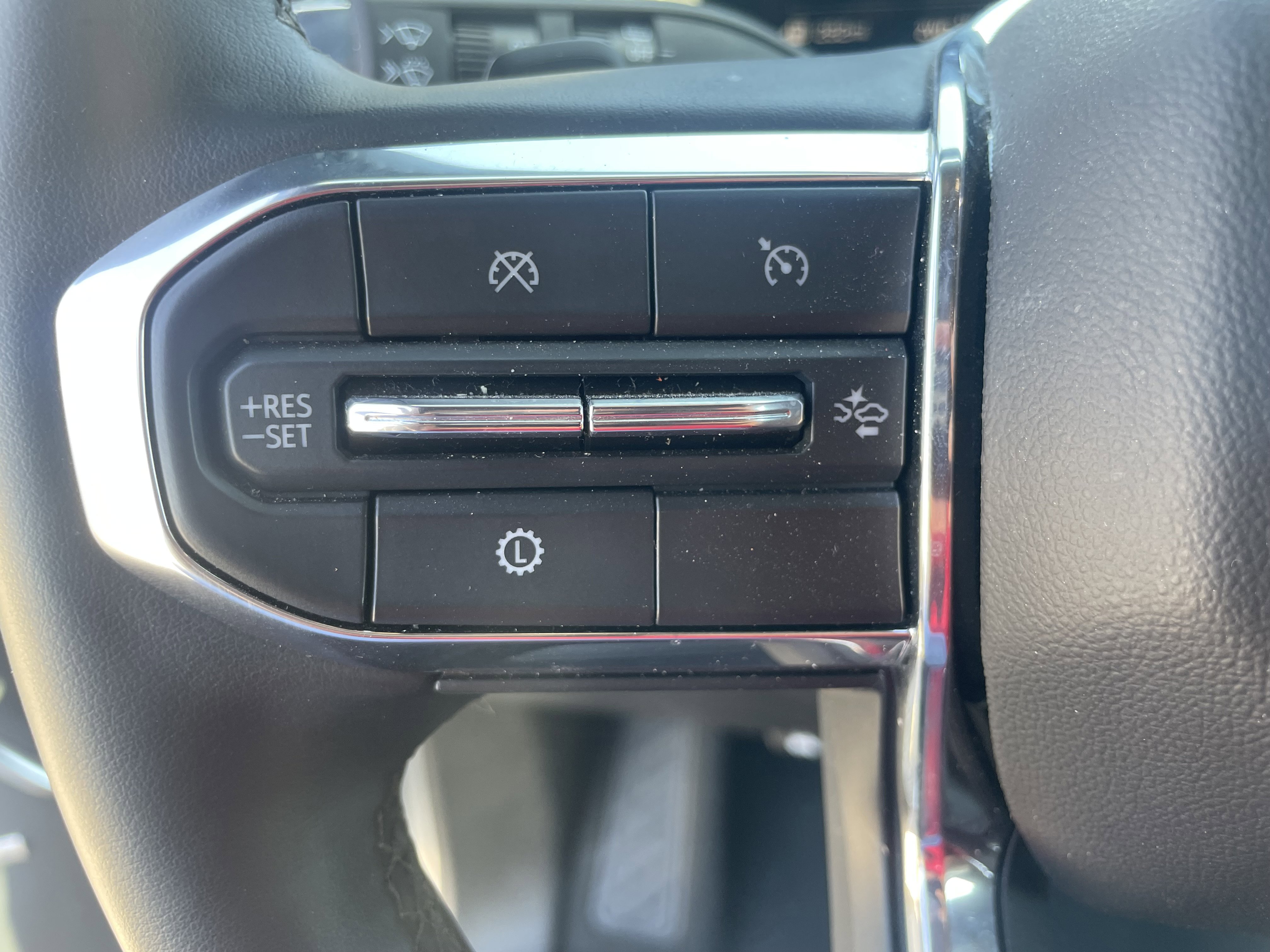 Used 2025 GMC Yukon XL Denali AWD/4WD image 15