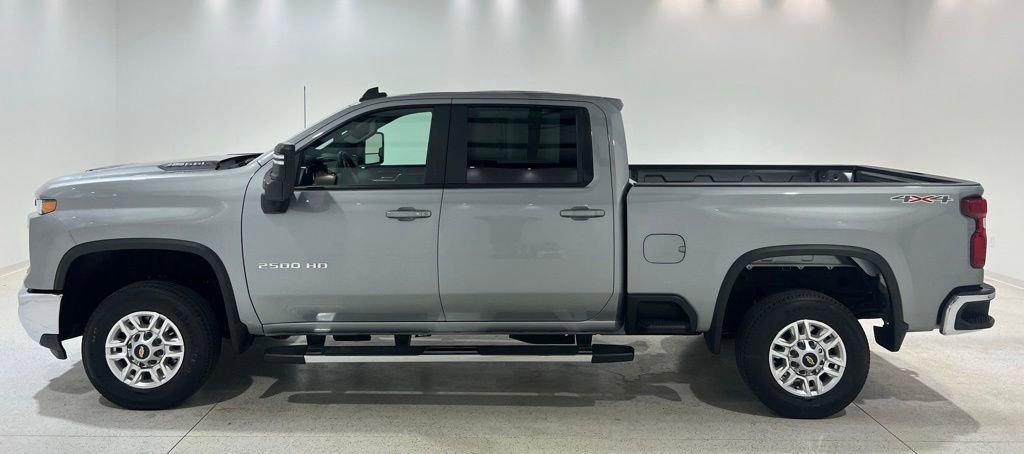 Used 2025 Chevrolet Silverado 2500 LT w/ Convenience Package AWD/4WD image 2