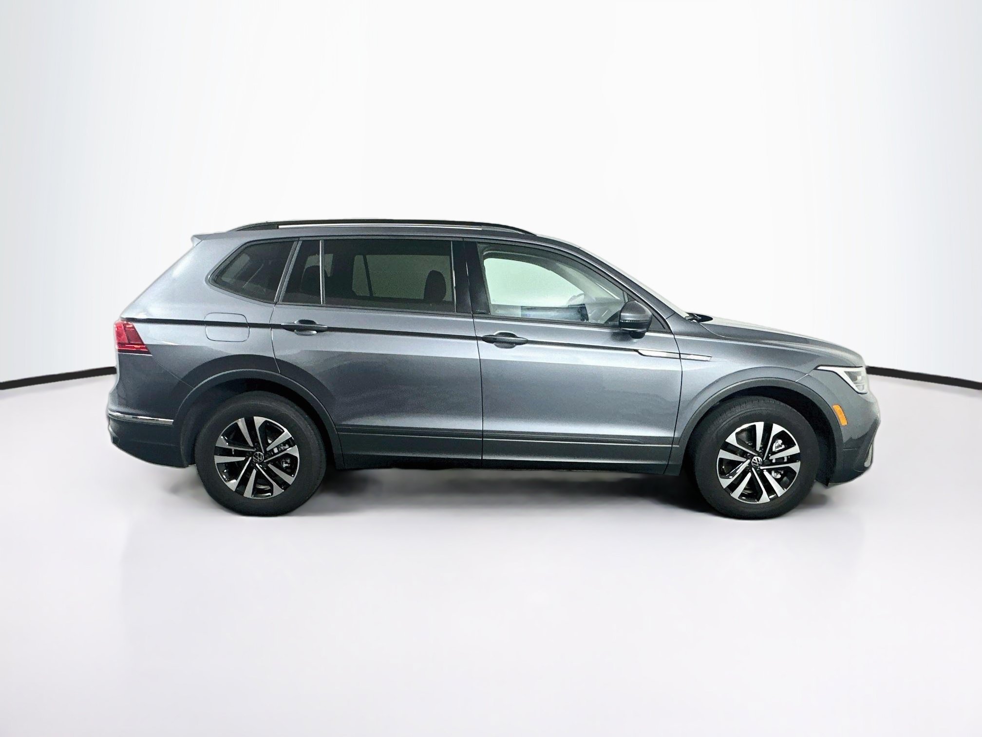 Used 2024 Volkswagen Tiguan S FWD image 10