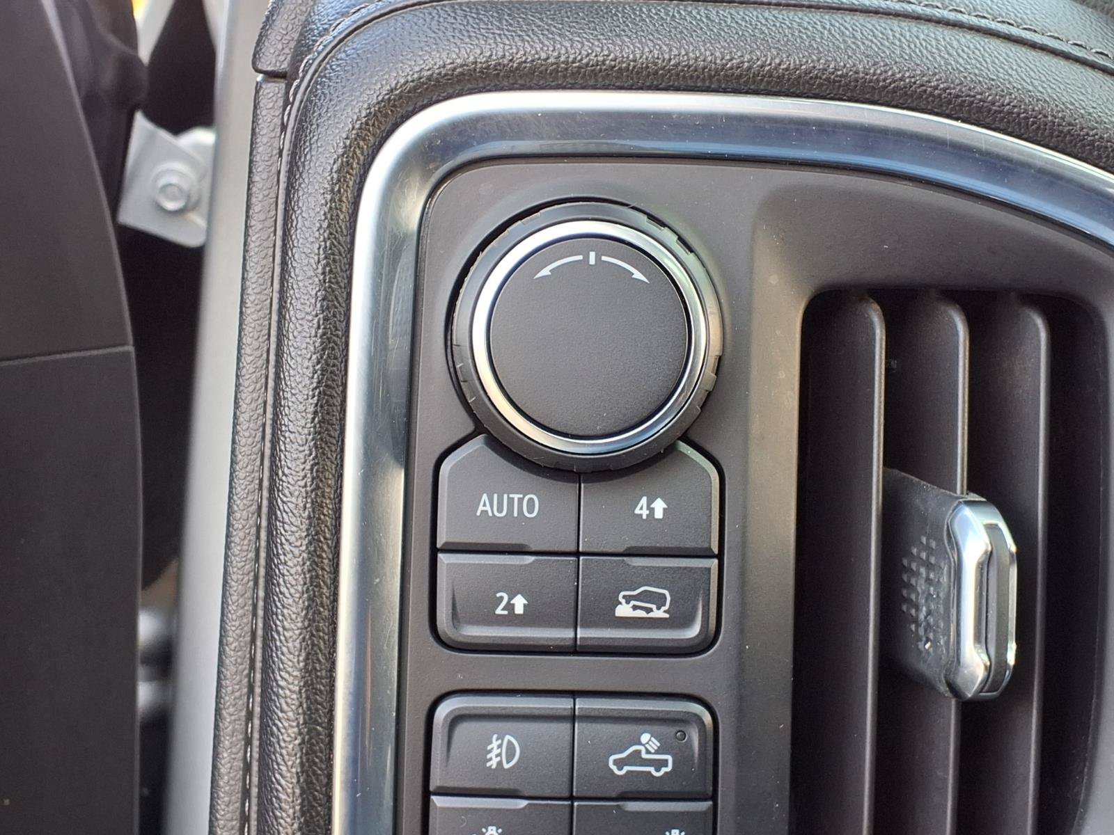 Used 2019 Chevrolet Silverado 1500 LTZ w/ LTZ Premium Package AWD/4WD image 14