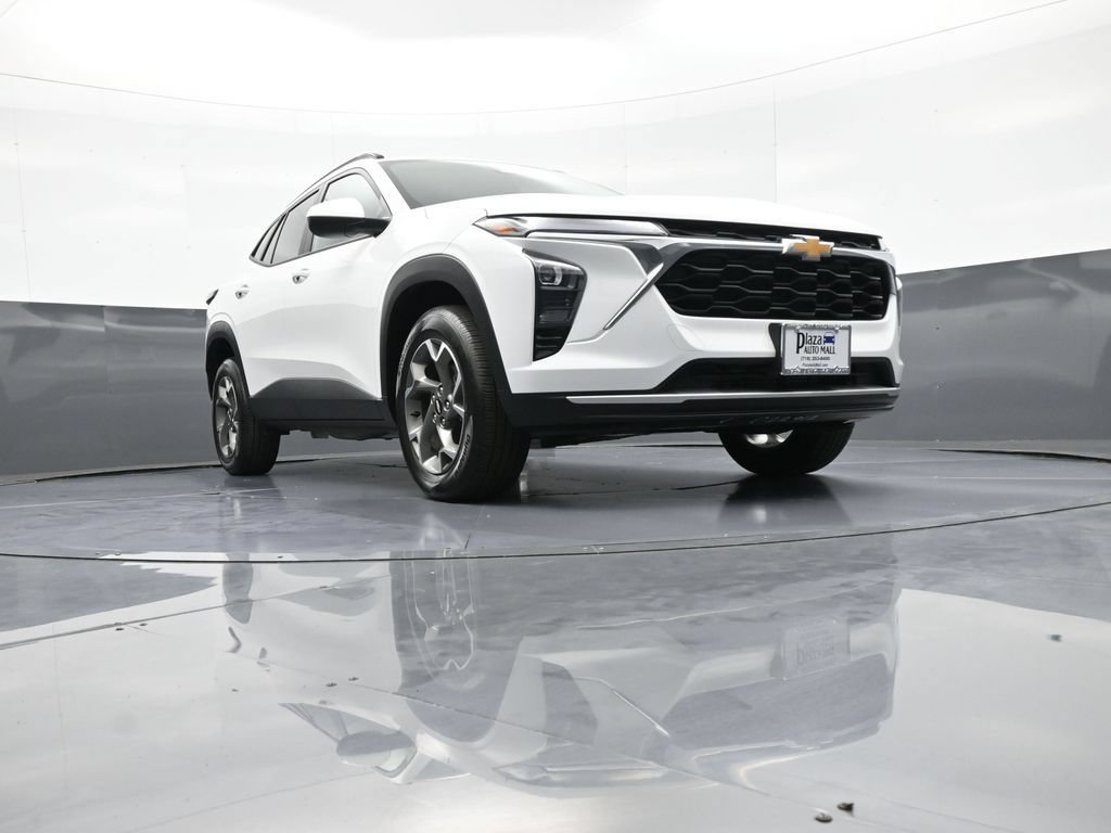 Used 2025 Chevrolet Trax LT w/ LT Convenience Package FWD image 27