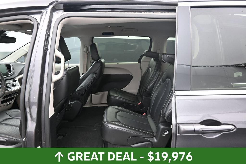 Used 2023 Chrysler Pacifica Touring-L FWD image 19