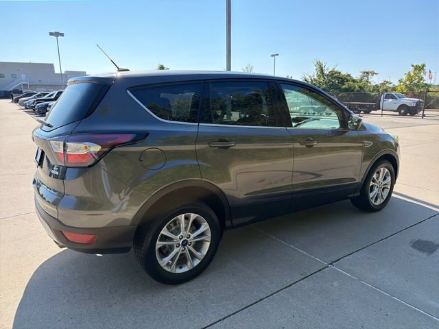Used 2017 Ford Escape SE FWD image 5