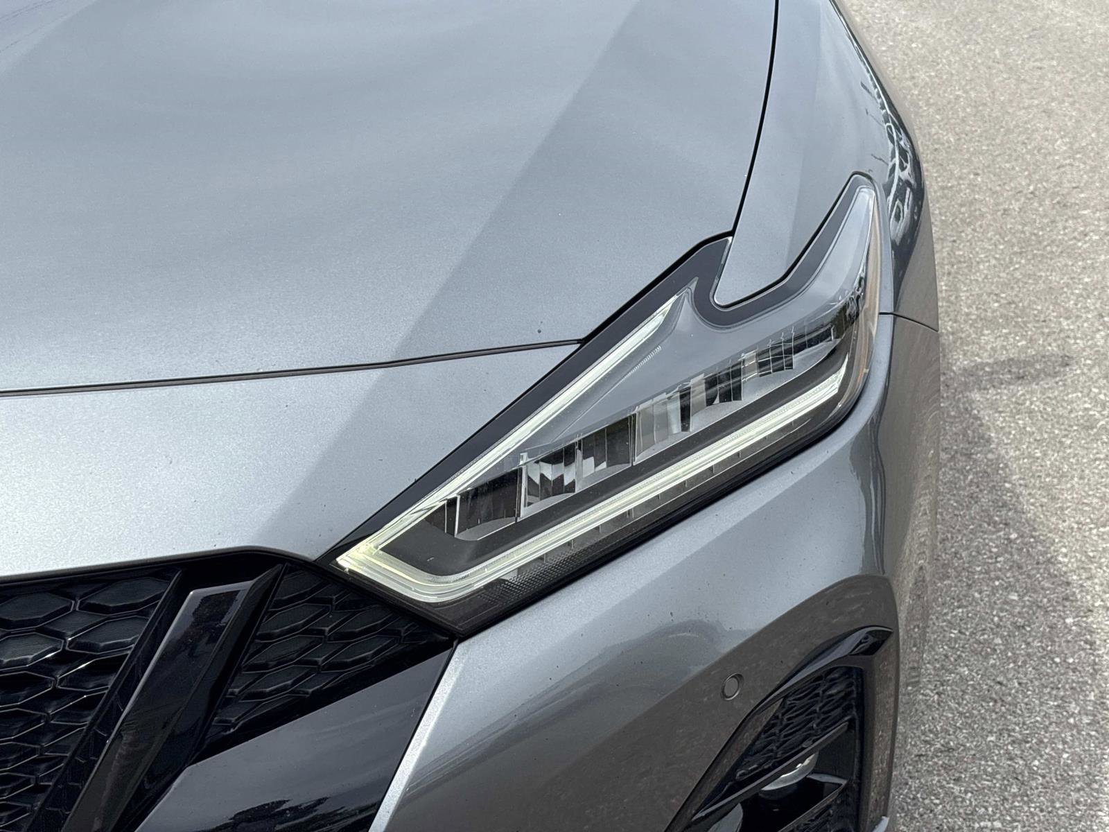 Used 2023 Nissan Maxima SR w/ Sport Mat Group FWD image 11