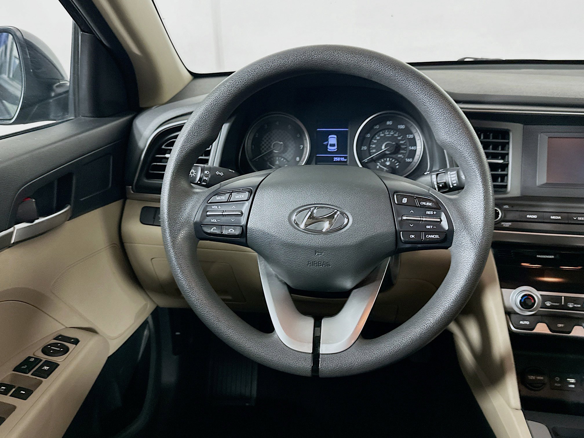 Used 2020 Hyundai Elantra SE image 18