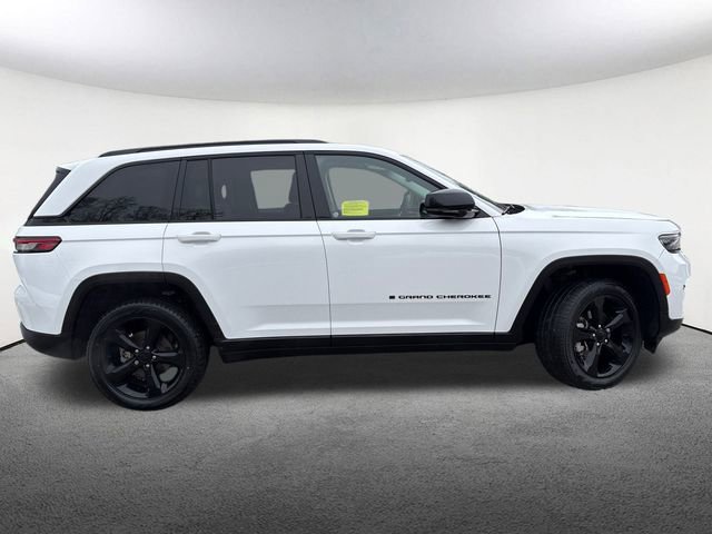 Used 2023 Jeep Grand Cherokee Limited w/ Black Appearance Package AWD/4WD image 14