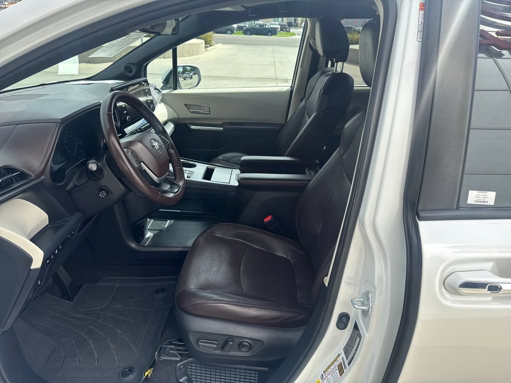 Used 2021 Toyota Sienna Platinum AWD/4WD image 10