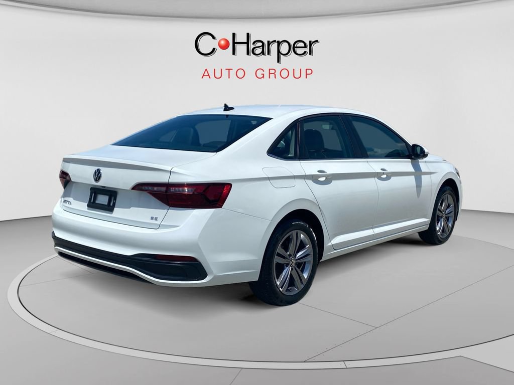 Used 2023 Volkswagen Jetta SE FWD image 3