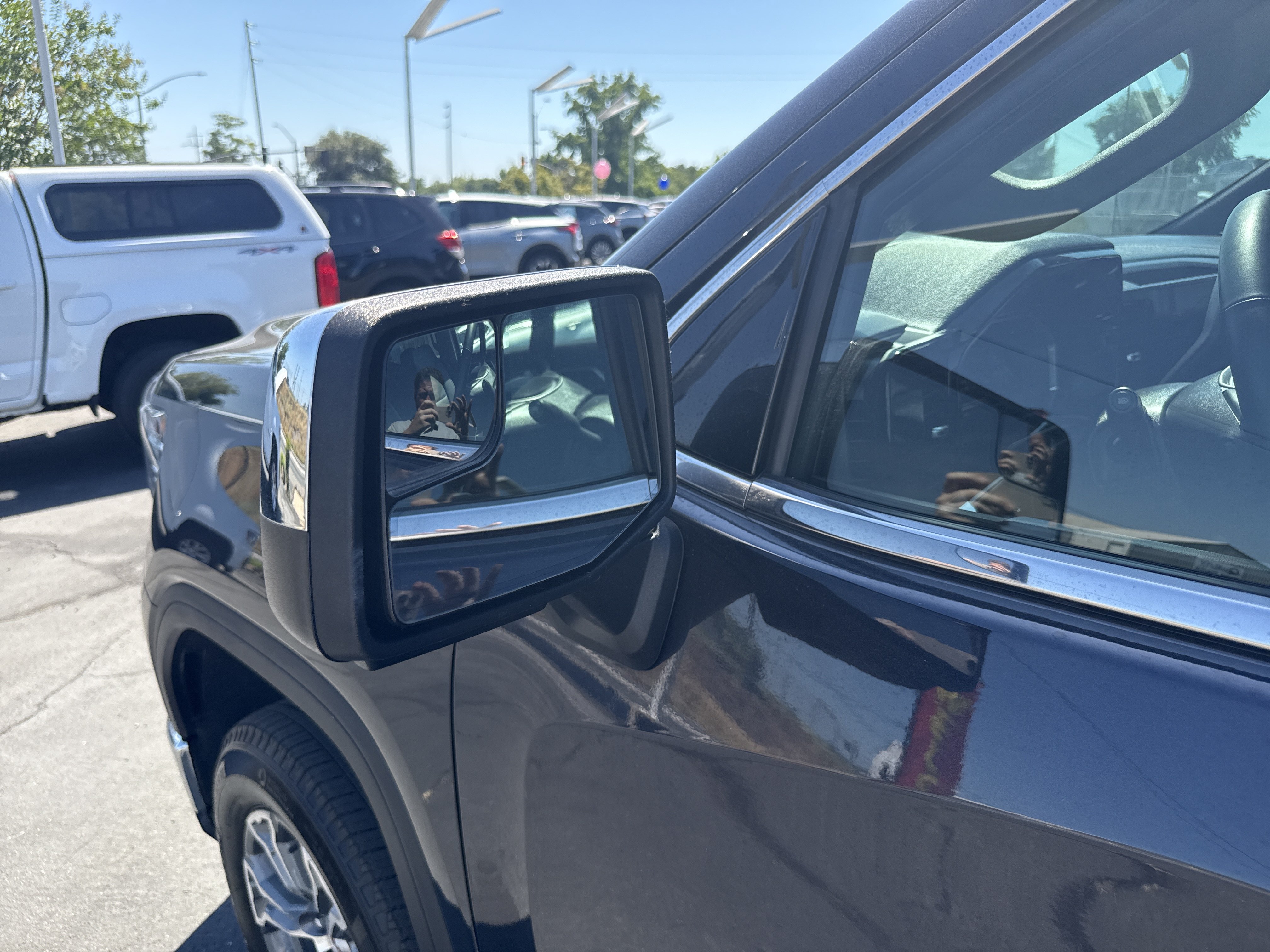Used 2025 GMC Sierra 1500 SLT AWD/4WD image 11
