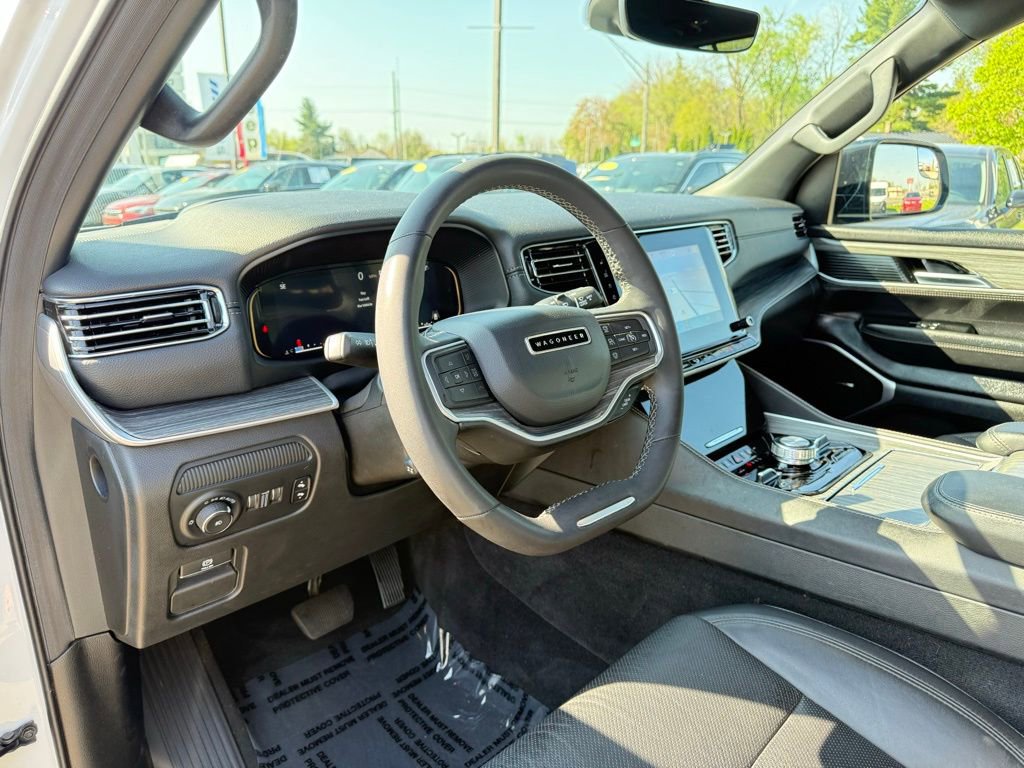 Used 2024 Jeep Wagoneer L Series III w/ Flexible Seating Group AWD/4WD image 15
