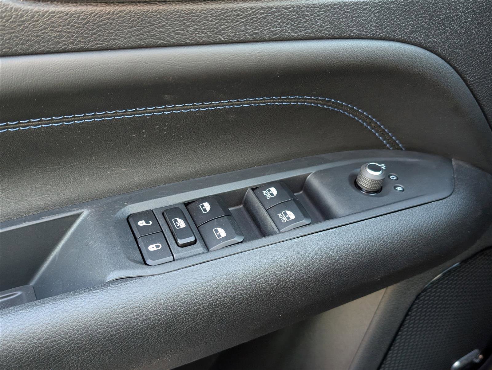 New 2025 Jeep Compass Latitude w/ Sun & Sound Group AWD/4WD image 13