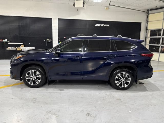 Used 2020 Toyota Highlander XLE AWD/4WD image 5