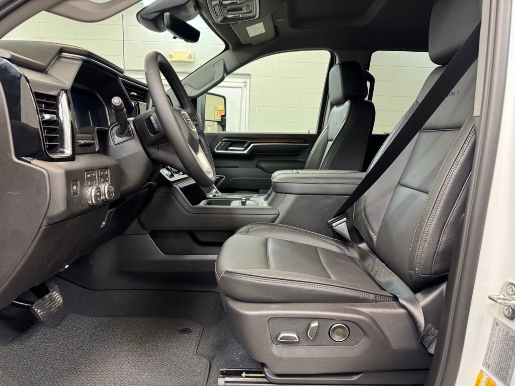 New 2026 GMC Sierra 3500 Denali w/ Technology Package image 13