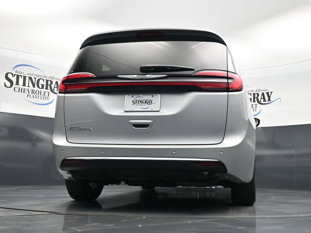 Used 2024 Chrysler Pacifica Touring-L image 22