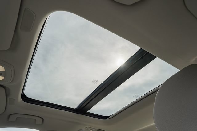 Used 2025 Volvo S60 B5 Plus AWD/4WD image 30