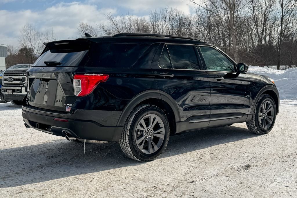 Certified 2024 Ford Explorer XLT w/ Equipment Group 202A image 3