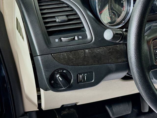 Used 2012 Dodge Grand Caravan SXT image 12