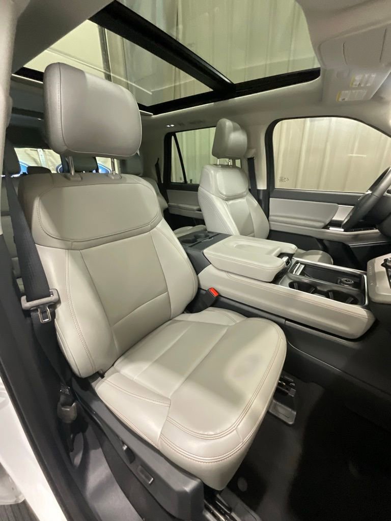 Used 2025 Ford Expedition Max Active RWD image 18
