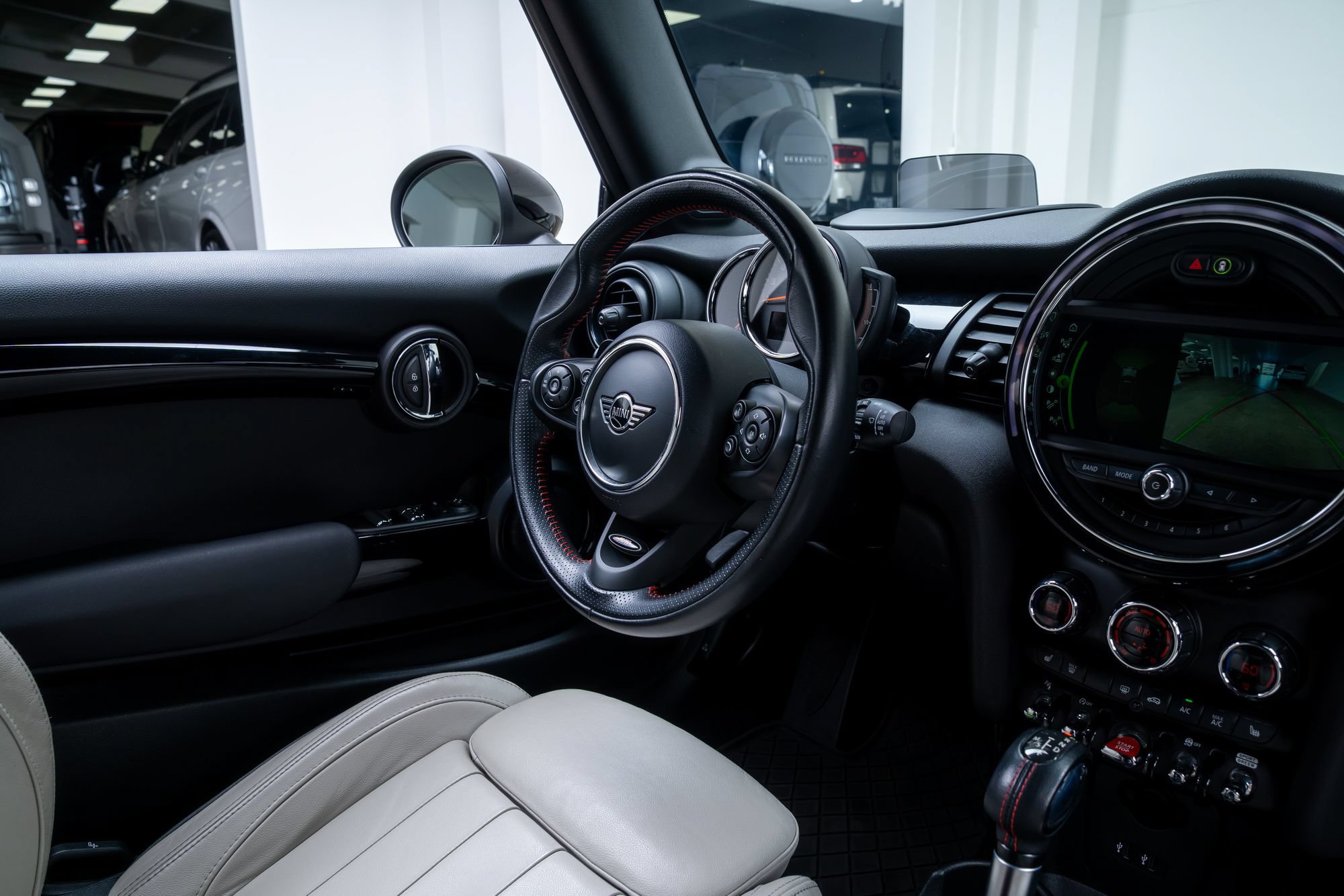Used 2019 MINI Cooper S w/ Signature Upholstery Package FWD image 8